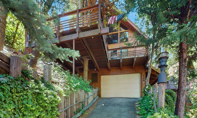 Cedar Glen Casa | Rustic, wooded escape near the village w/ a lovely deck