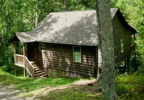 Topton Casa | Rustic Yet Modern Fishing and White Water Rafting Cabin in Scenic Nantahala Mountains of North Carolina