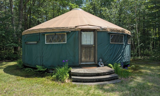 Kennebunk Cabaña | Rustic Yurt with Modern Amenities Close to Beaches
