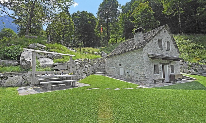 Frasco Chalet De Esquí | Rustico alla bolla, Frasco, Switzerland