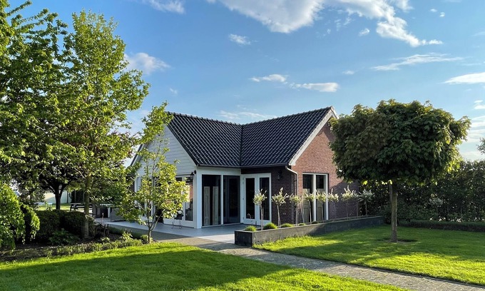 Municipality of Goeree-Overflakkee Casa | Rustig gelegen luxe verblijf in Dirksland, Goeree Overflakkee te Zuid-Holland