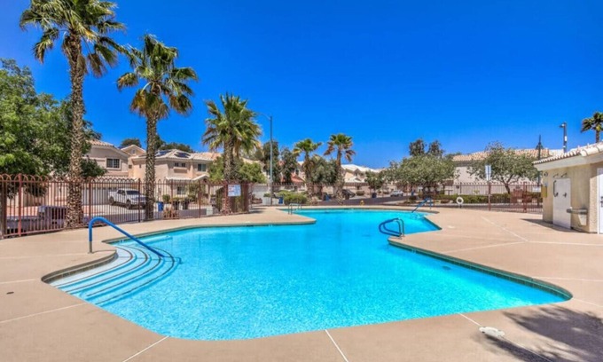 River Mountain Condominio | Rusty Ridge | 2BR Condo, Garage, Community Pool