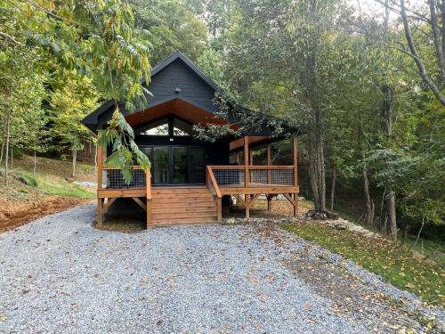 Burnsville Casa | Ruth's Place Tiny Home Retreat 1 mile to town