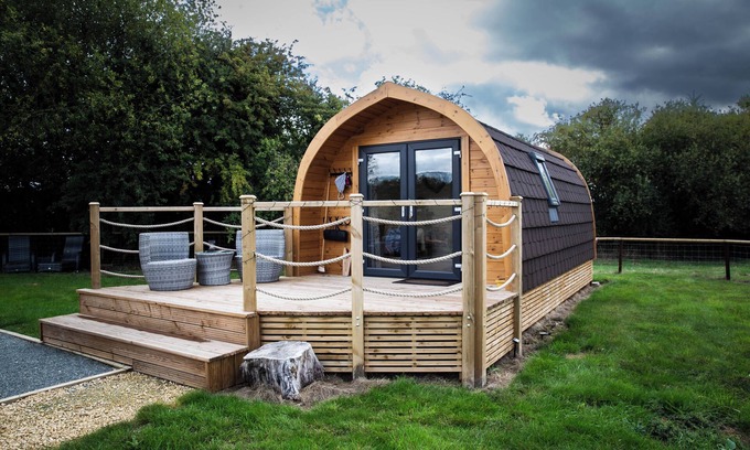 Belton-in-Rutland Cabina | Rutland Rural Retreats - Woodpecker glamping pod, Adult only, super dog friendly