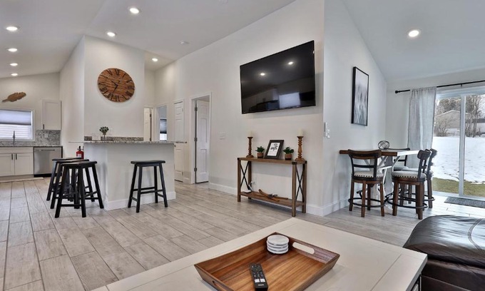 East Haven  Rutland County Casa | Rutland's Hidden Gem- 2 BR 1BA Renovated Home Close to Everything home