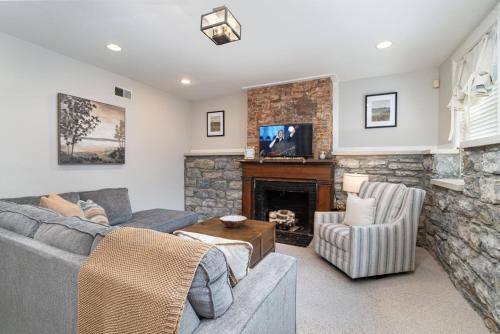 Rutledge Hill Casa | Rutledge After Dark - Walk to Broadway & The Gulch