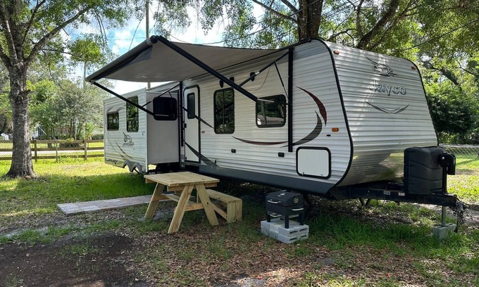 Christmas Casa | RV Apartment near Disney, Universal Parks, and all of Orlando's attractions.