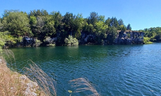 Branford Alquiler De RV | RV Camping Spots - Private Lake View - < 5 minute drive to Ichetucknee River