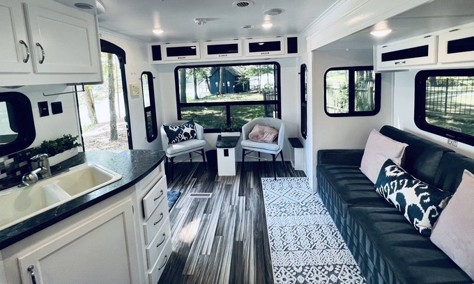 Queenstown Casa | RV Cinderella Suite, on over 2000 ft. of shoreline