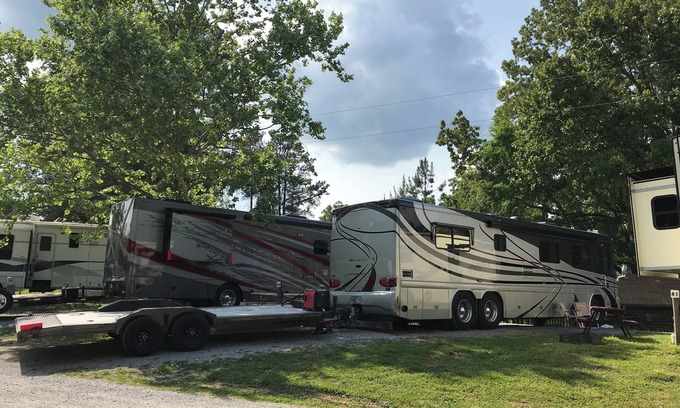Aurora Alquiler De RV | RV Site #43 Pull Through, Big Rig Friendly 60ftx25ft
