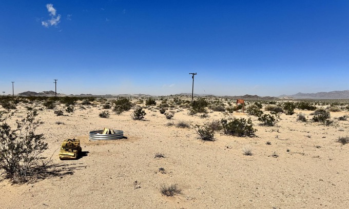 Wonder Valley Alquiler De RV | Campground with fire pit under the stars