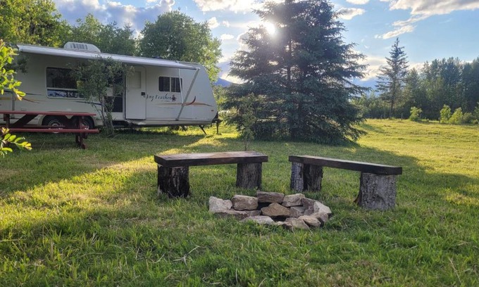 Regional District of Fraser-Fort George Otro | RV with Rocky Mountains View