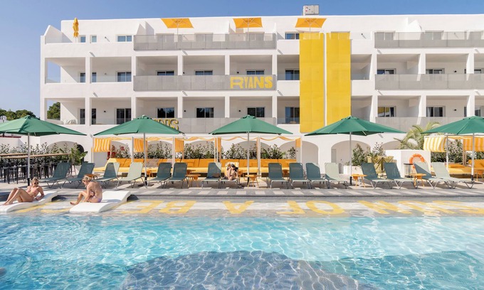 Bahía de San Antonio Hotel | Ryans Lolas - Adults Only