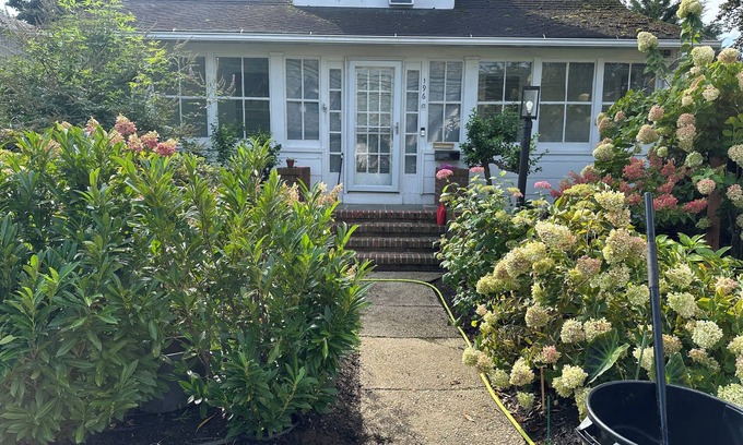 Farmingdale Casa | Ryder Cup 1 min. away: 4-bedroom house in Bethpage-Farmingdale, bygone charm