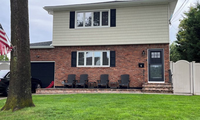 Farmingdale Apartamento | Ryder Cup Rental, 1.4 miles away. n3-bedroom apartment with parking