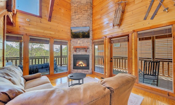 Sevierville Cabina | Ryder's View - Spacious 1 bedroom with GameRoom and Mountain Views! 1 Cabin by RedAwning
