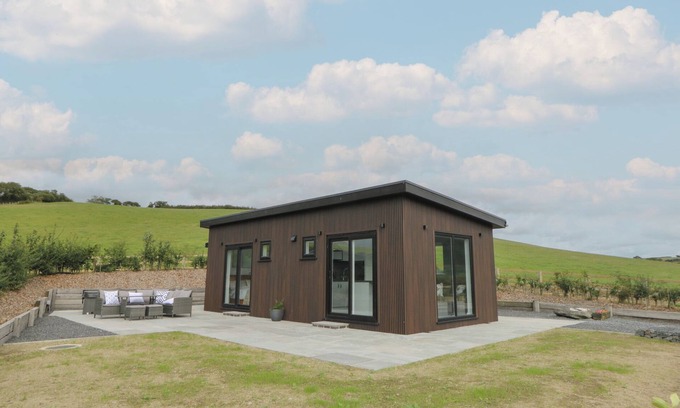 Borth Cabaña | RYDLAN, family friendly, with hot tub in Borth