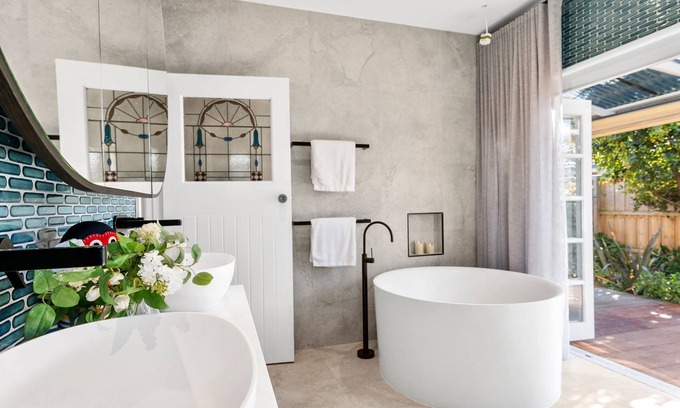 Rye Casa | RYE central -1 cuadra a la playa RYE, estilo Scandi, realmente compatible con mascotas, sé local