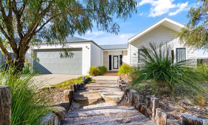 Dunsborough Casa | Ryze N Shine I Private Properties