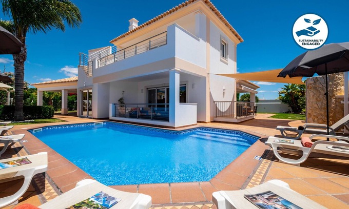 Albufeira Villa | São Rafael: BBQ, heatable pool & games room