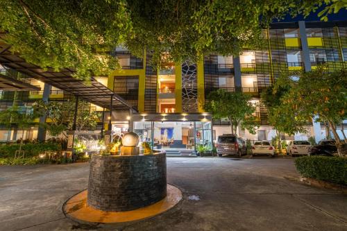 Talat Nuea Hotel | S.B.Living Place