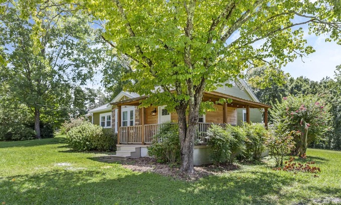 Salem Casa | S. Circle - Beautifully Restored Home