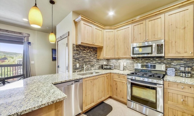 Frisco Condominio | S Off Main #4 2 Bedroom Condo by RedAwning