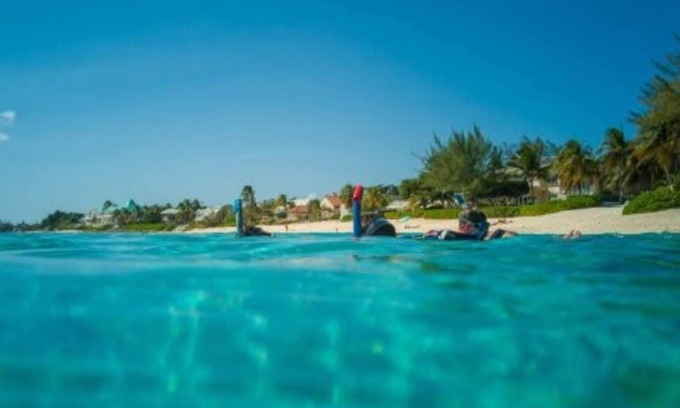 West Bay Apartamento | S2A Blue Pavilion - Beach Transfers Meals Tours Island Retro Chic