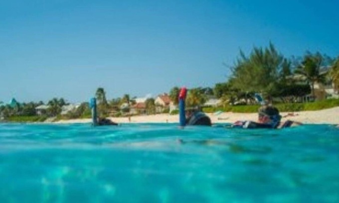 West Bay Apartamento | S2B Blue Pavilion - Beach Transfers Meals Tours Island Retro Chic