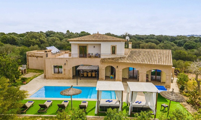Campos Villa | SA PEDRERA Finca para 8 en campos con piscina
