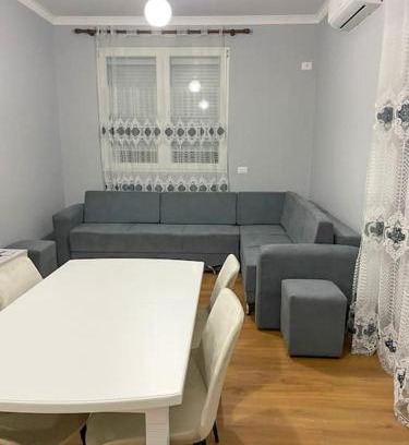 Mbrostar-Urë Apartamento | SAB 2 Cozy Modern Apartment Fier