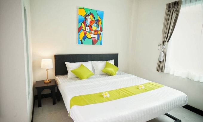 Sanambin Hotel | Sabai DoubleBed + Masaje 30 Mins 1 pax + Desayuno