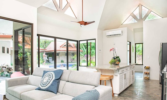 Dominicalito Casa | Sabitha, Lux Private Jungle Property w/pool w/aircon 5 min from Surf Beach Dominical