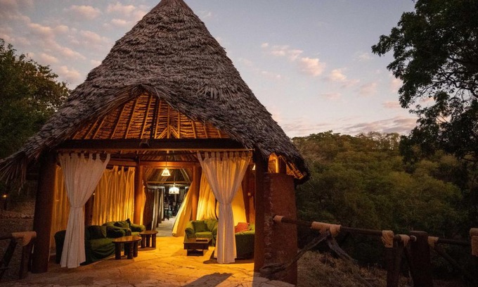 Selous Game Reserve Cabina | Sable Mountain Lodge, A Tent with a View Safaris