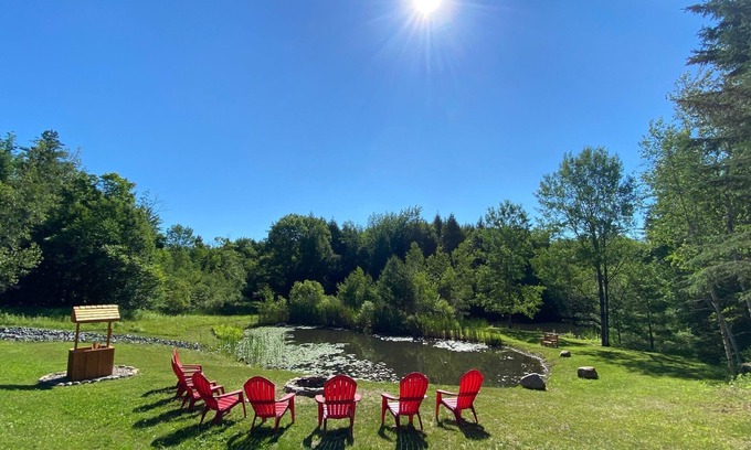 Mayfield Casa | Sacandaga Lake Getaway-Dog Friendly-50 acres-Private hiking-2 miles to LAKE!