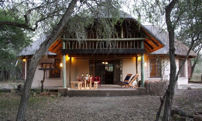 Marloth Park Cabaña | Sadadu casa bordeando el Parque Nacional Kruger, wifi gratuito