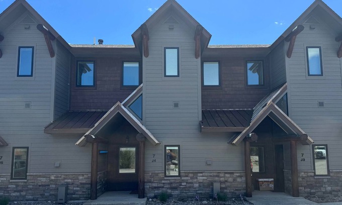 Saddle Ridge Casa | Saddle Ridge Ski-In/Out Chalet! Private Hot Tub, Grill, 7 min Drive to Resort!