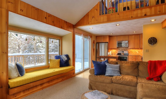 Rangeley Condominio | Saddleback- White Birch Condo 36- Pet Friendly