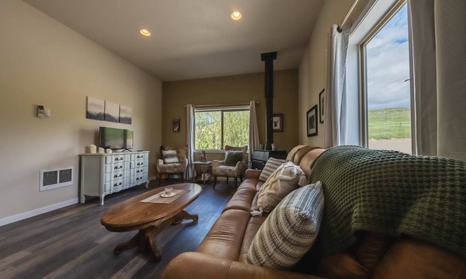Eureka Cabina | Saddlehorn Ridge Cabin - Firepit|Fireplace|Views