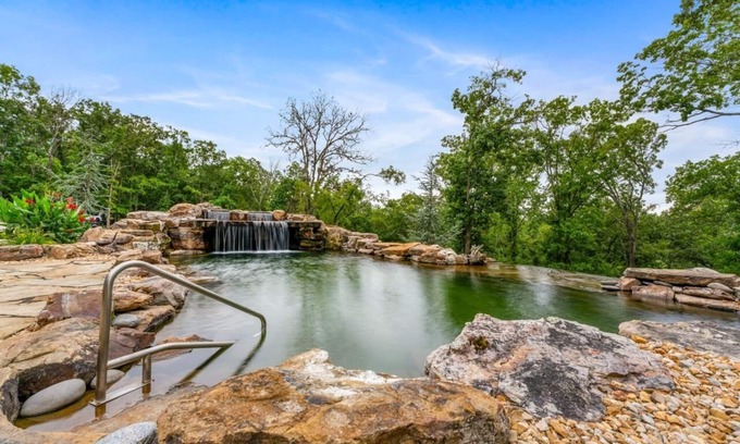Branson Cabaña | Private Hot Tub and Fire Pit - SADIE'S COTTAGE