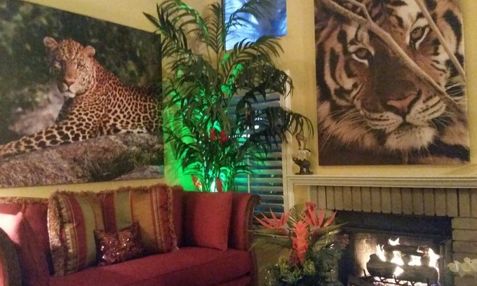 Greenacres Condominio | Safari Condo piscina / jacuzzi / Compras y restaurantes cruzando la calle