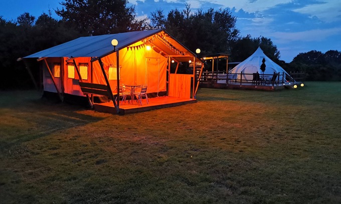 Saint-Jory-de-Chalais Chalet De Esquí | Safari Glamping Tent in the Dordogne
