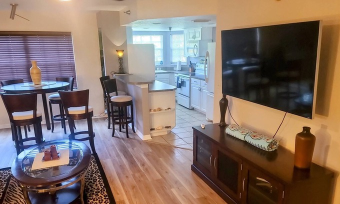 Lutz Condominio | Safari Suite #2302