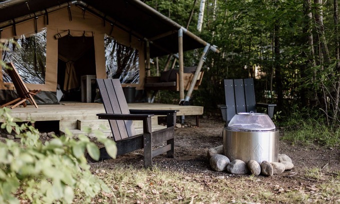 North Woodstock Alquiler De RV | Safari Tent Site 7 | 1 Queen Bed & 1 Twin Bed | Pond View