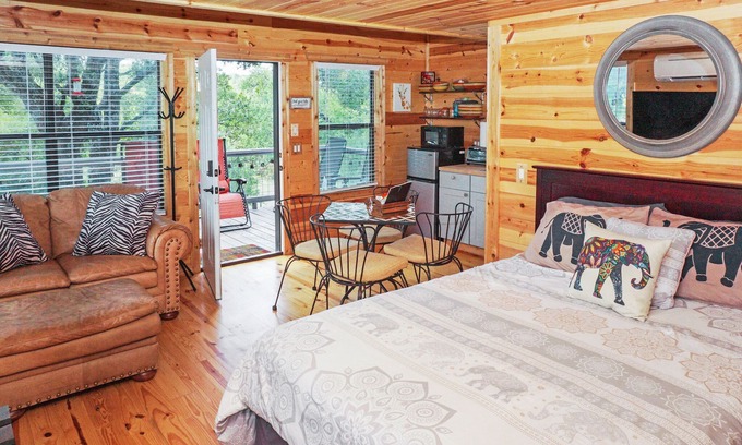 Dripping Springs Cabina | Safari Treehouse w/ Fire Pit, Grill & Seasonal Creek Views in Dripping Springs