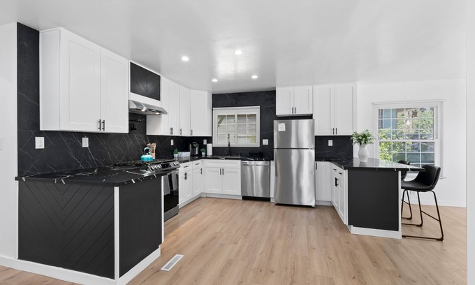 Central Escondido Casa | Safari Vines Retreat. Fully remodeled spacious 3 bedroom 2 bath home Sleeps 8