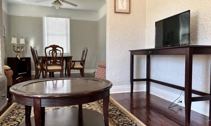 Jefferson Apartamento | Safe & Center of NOLA Loft - walk to Ochsner!