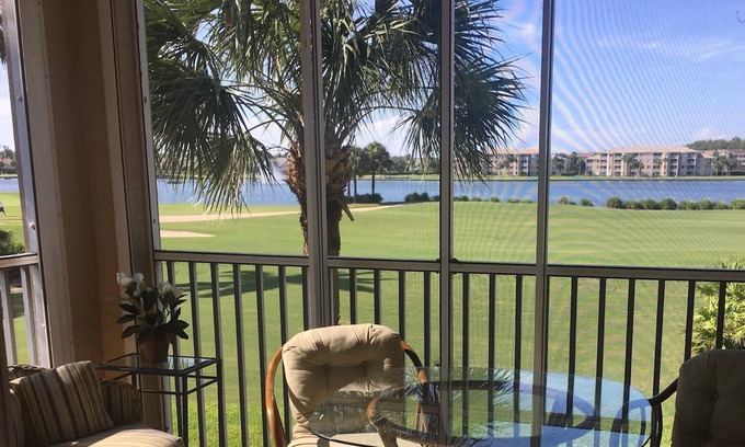 Heritage Palms Condominio | Safe, Golf, Bright, Wi-Fi, Swim, Socialize, close to everything!