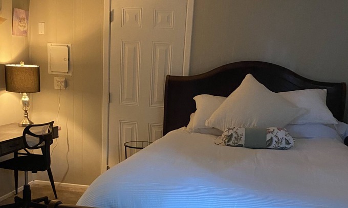 St. James Apartamento | Safe home in great town near StonyBrook