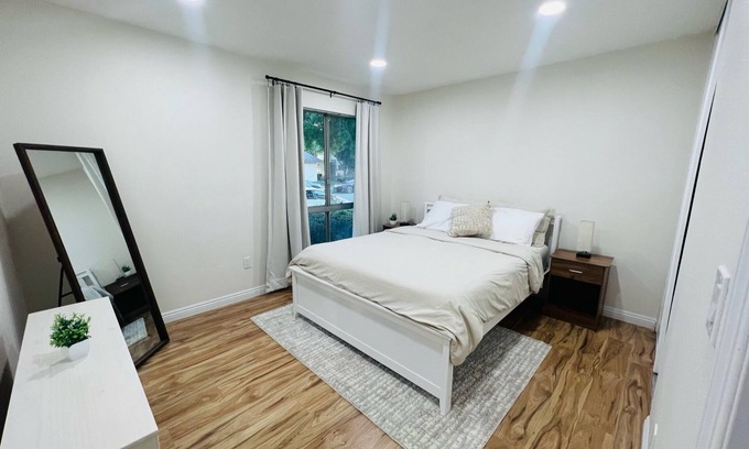 Cerritos Condominio | Safe Quiet 1BR/1BA Condo